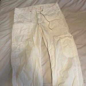 white cargo capris, perfect condition, never worn, no tags